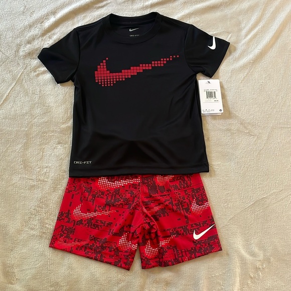 NEW! NIKE 2-PIECE SHORTS AND T-SHIRT SET. SIZE 4. BOYS. - Picture 1 of 8